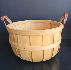 Crate & Barrel Bushel Basket 2014 Vintage Countrycore